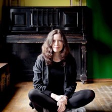 Sarah McQuaid - Singer-Songwriter (Irl)