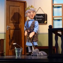 Tratsch im Treppenhaus - Memminger Marionettentheater
