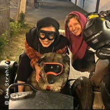 Frau, Hund, Motorradgespann