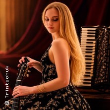 Julia Trintschuk - Gitarre Plus