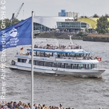 Begleitfahrt der gro&szlig;en Auslaufparade | Rainer Abicht Elbreederei